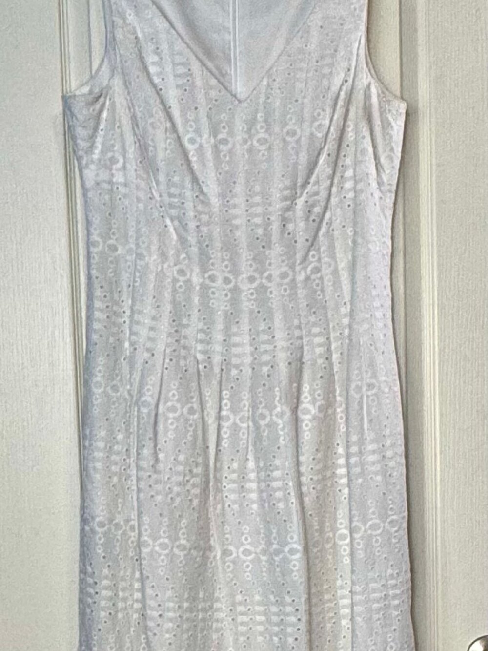 Jones Wear White Eyelet Sleeveless V-Neck Dress Size 14 - Picture 10 of 10